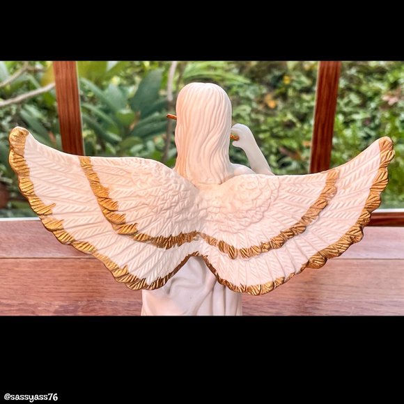 ▪️VTG▪️Mid-Century Hand-Painted Porcelain Fluted Playing ANGEL Figure - Picture 6 of 9